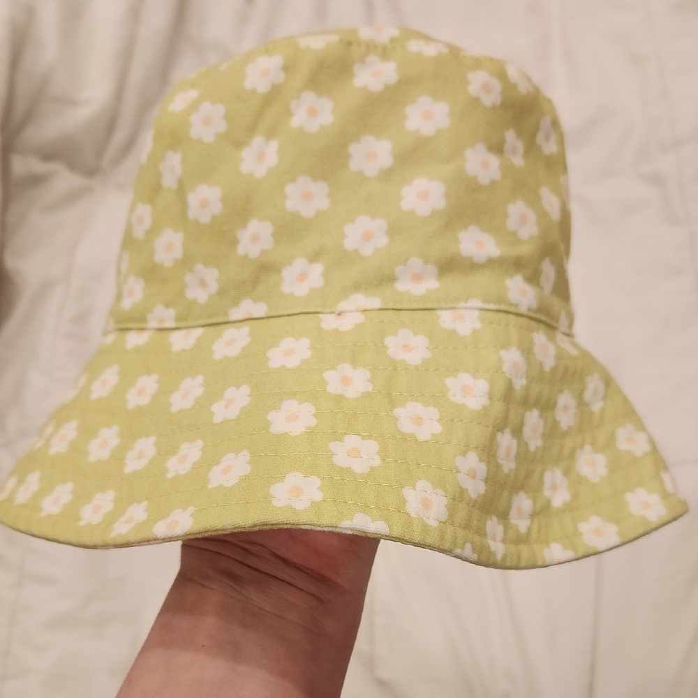 EUC Show Me Your MuMu Daisy Blossom Bucket Hat